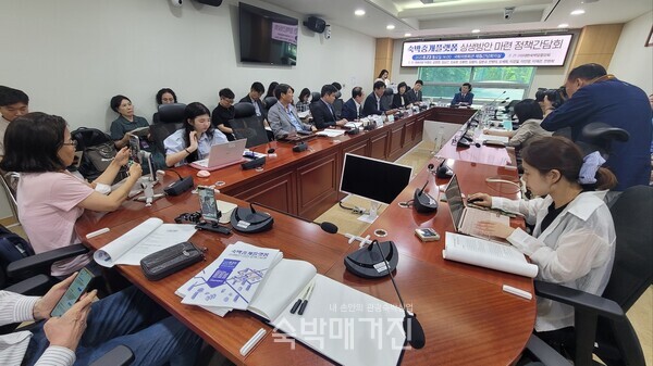 통신사 기자들도 현장을 찾았다(사진=숙박매거진)
