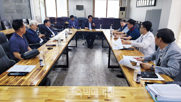 발기인 회의에 참석한 중앙회 주요 임원들(사진=숙박매거진)