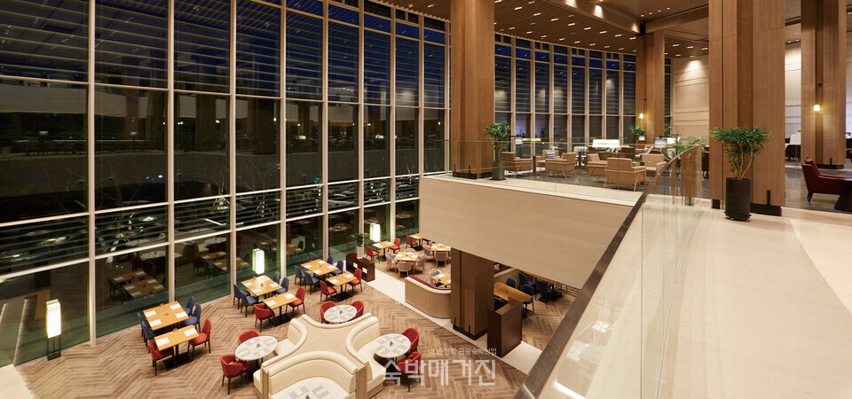 층고가 높은 로비 라운지