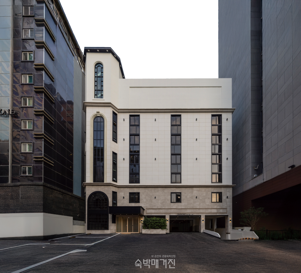 호텔의 정면 디자인